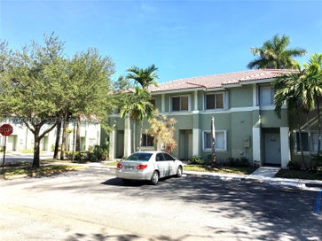 183 Hidden Ct Rd F-33 Hollywood FL 33023