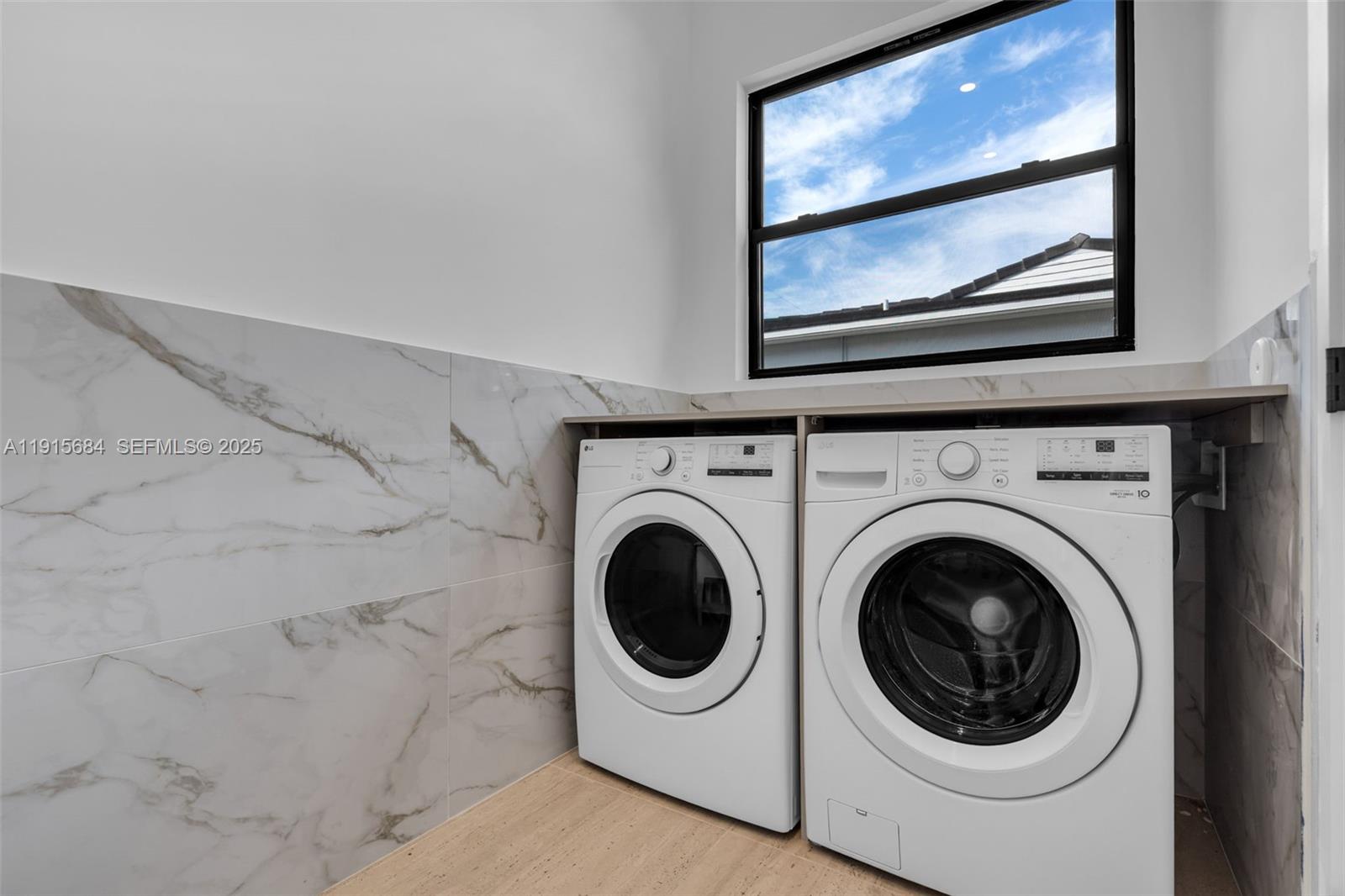 FLOYDS GROVES ESTATES - Residential