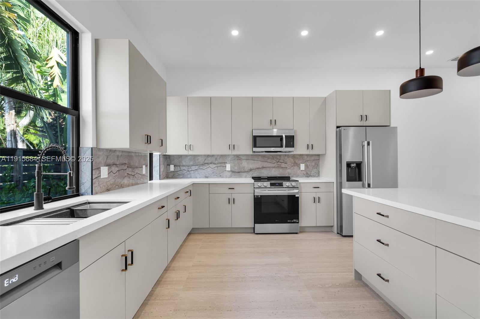 FLOYDS GROVES ESTATES - Residential