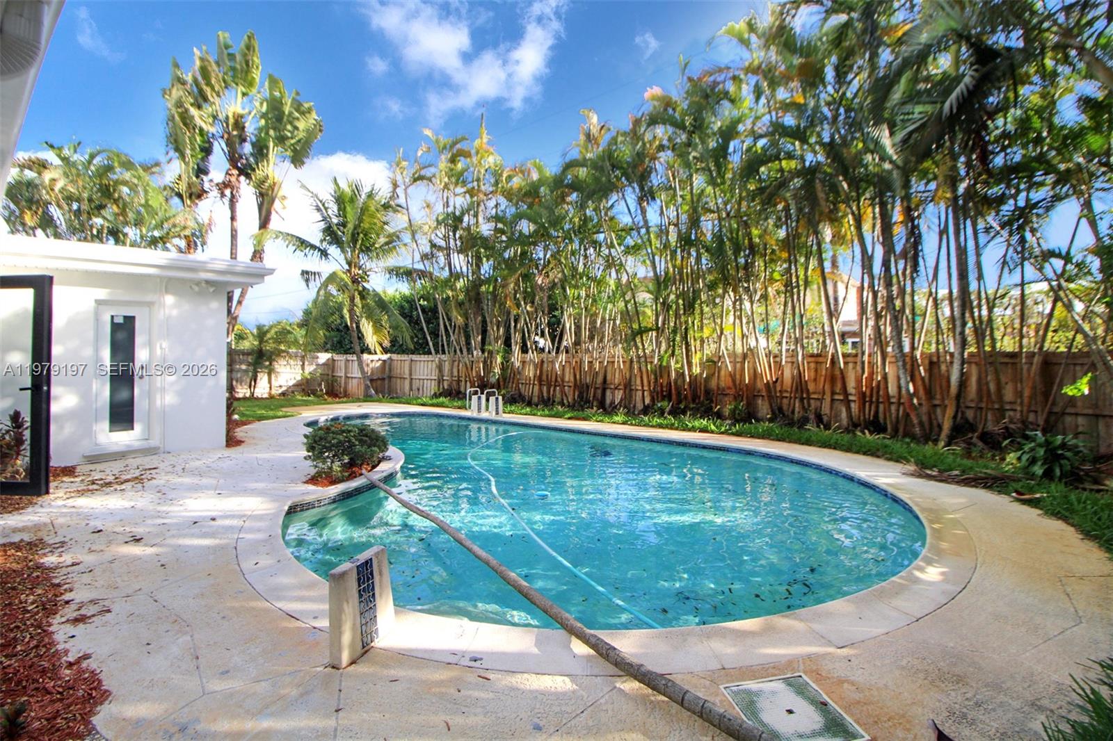 HOLLYWOOD HILLS SECOND AD - Residential Lease