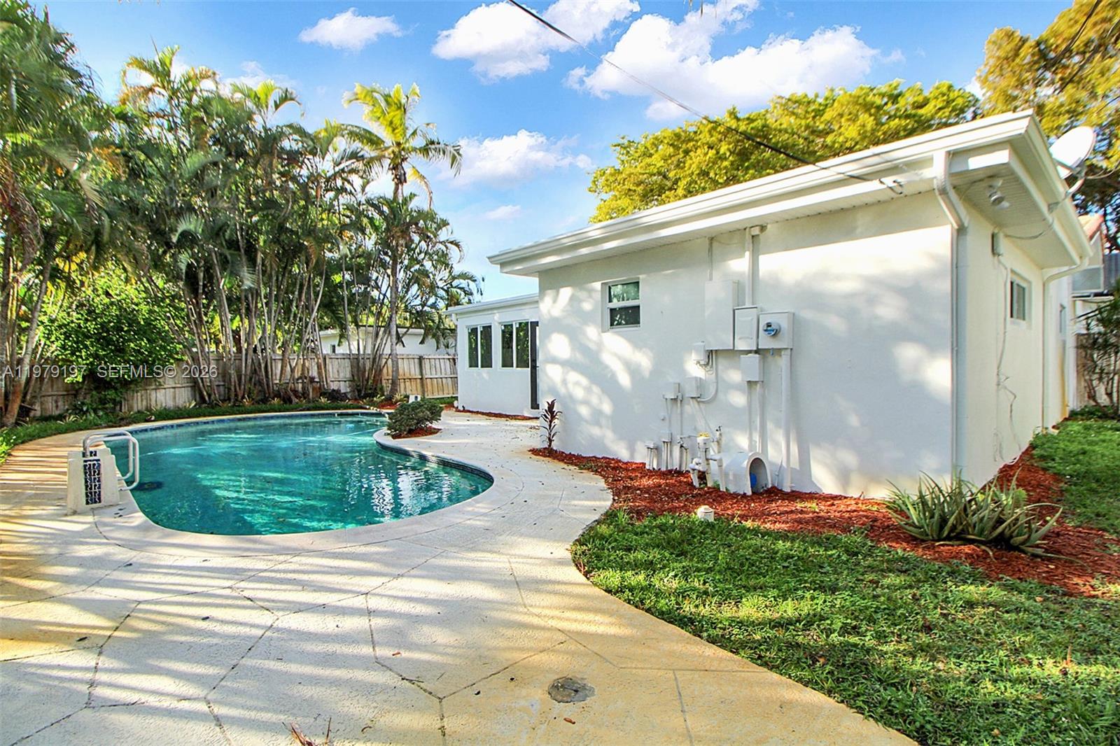 HOLLYWOOD HILLS SECOND AD - Residential Lease