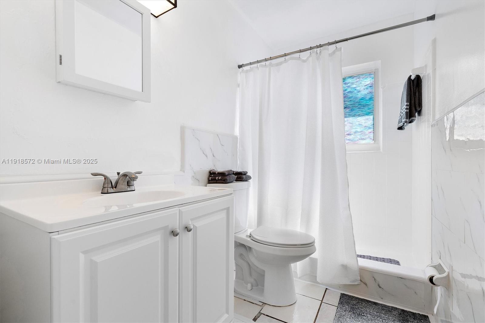 HILLMONT-MIDDLE RIVER VIS - Residential