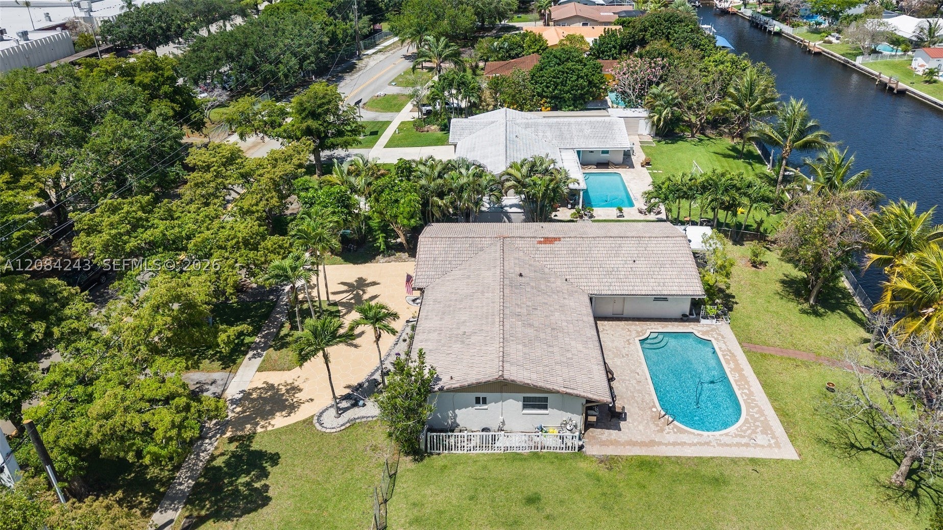 6121 SW 16th St, Plantation FL 33317