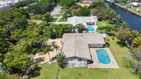 Photo of 6121 SW 16th St, Plantation, FL 33317 (MLS # A12084243)