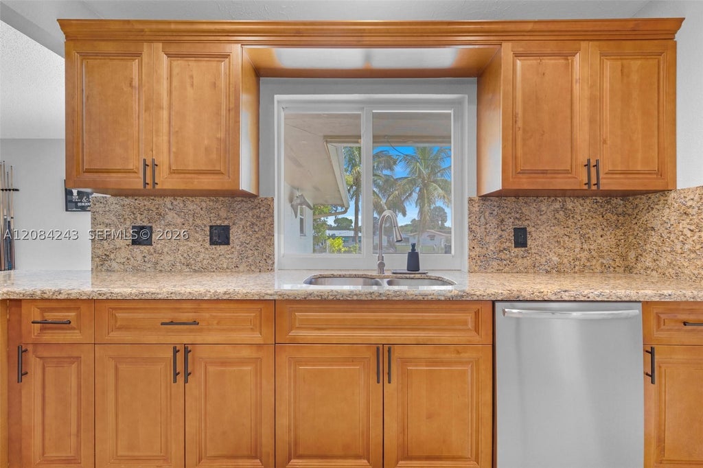 Photo of 6121 SW 16th St, Plantation, FL 33317 (MLS # A12084243)