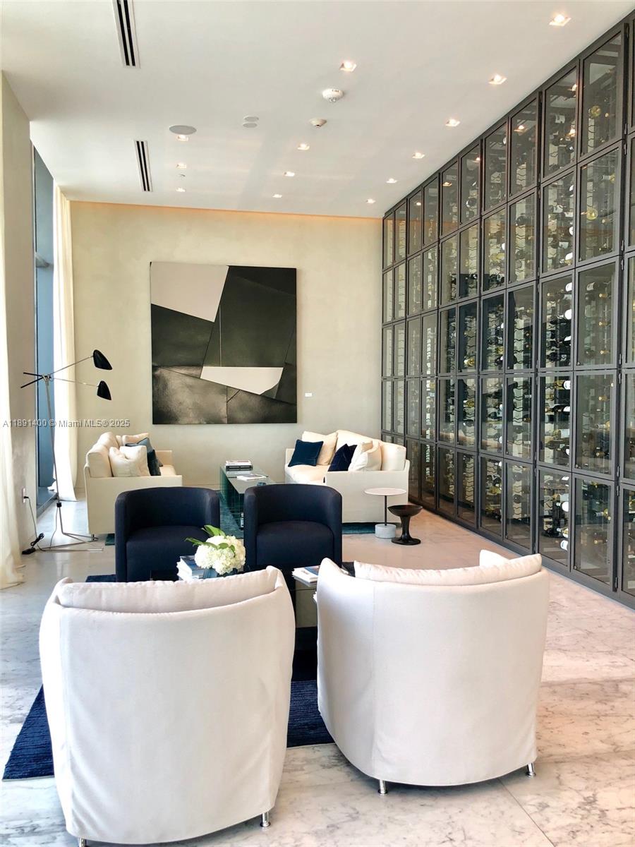 ONE PARAISO - Residential