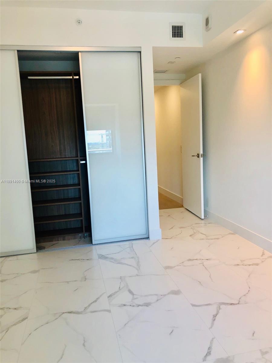 ONE PARAISO - Residential