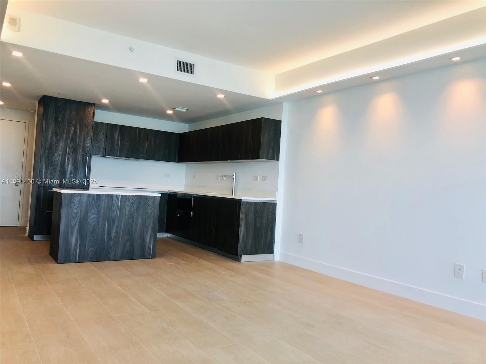 ONE PARAISO - Residential