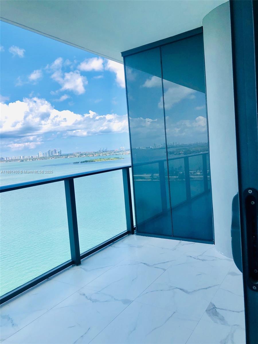 ONE PARAISO - Residential