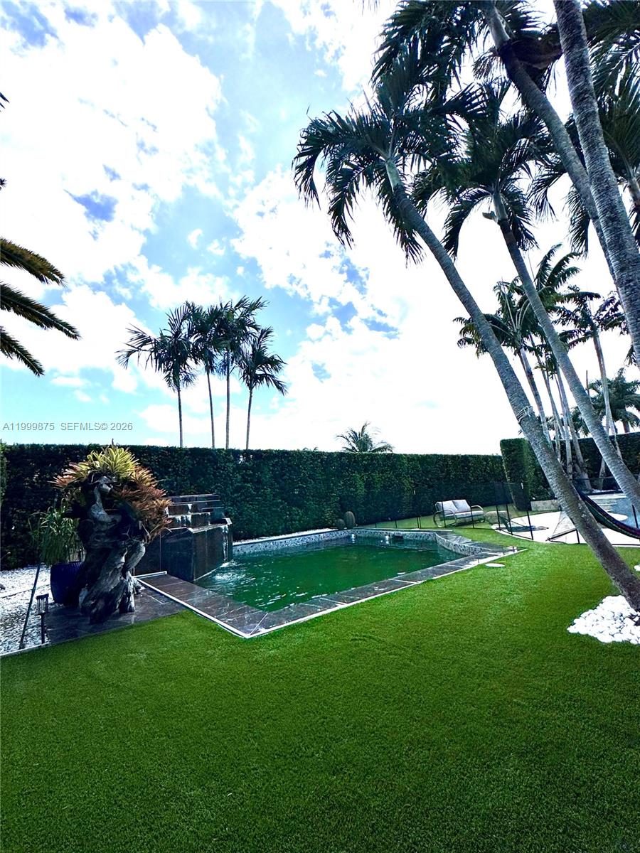 OAK RIDGE FALLS - Residential