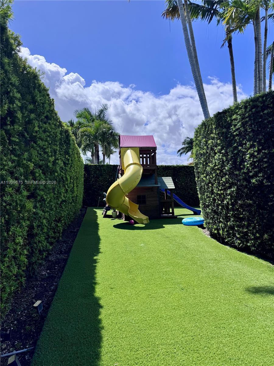 OAK RIDGE FALLS - Residential