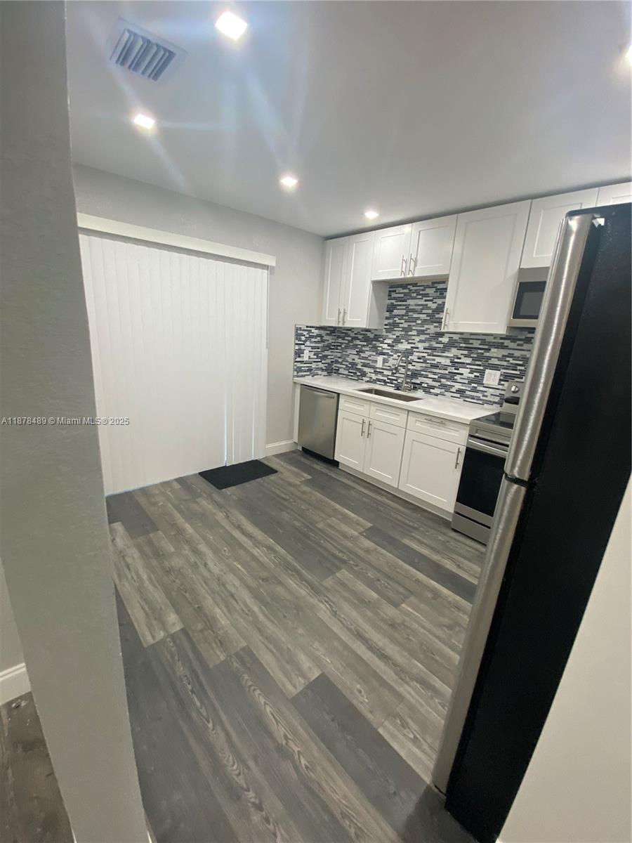 DEERFIELD SHORES - Residential Lease