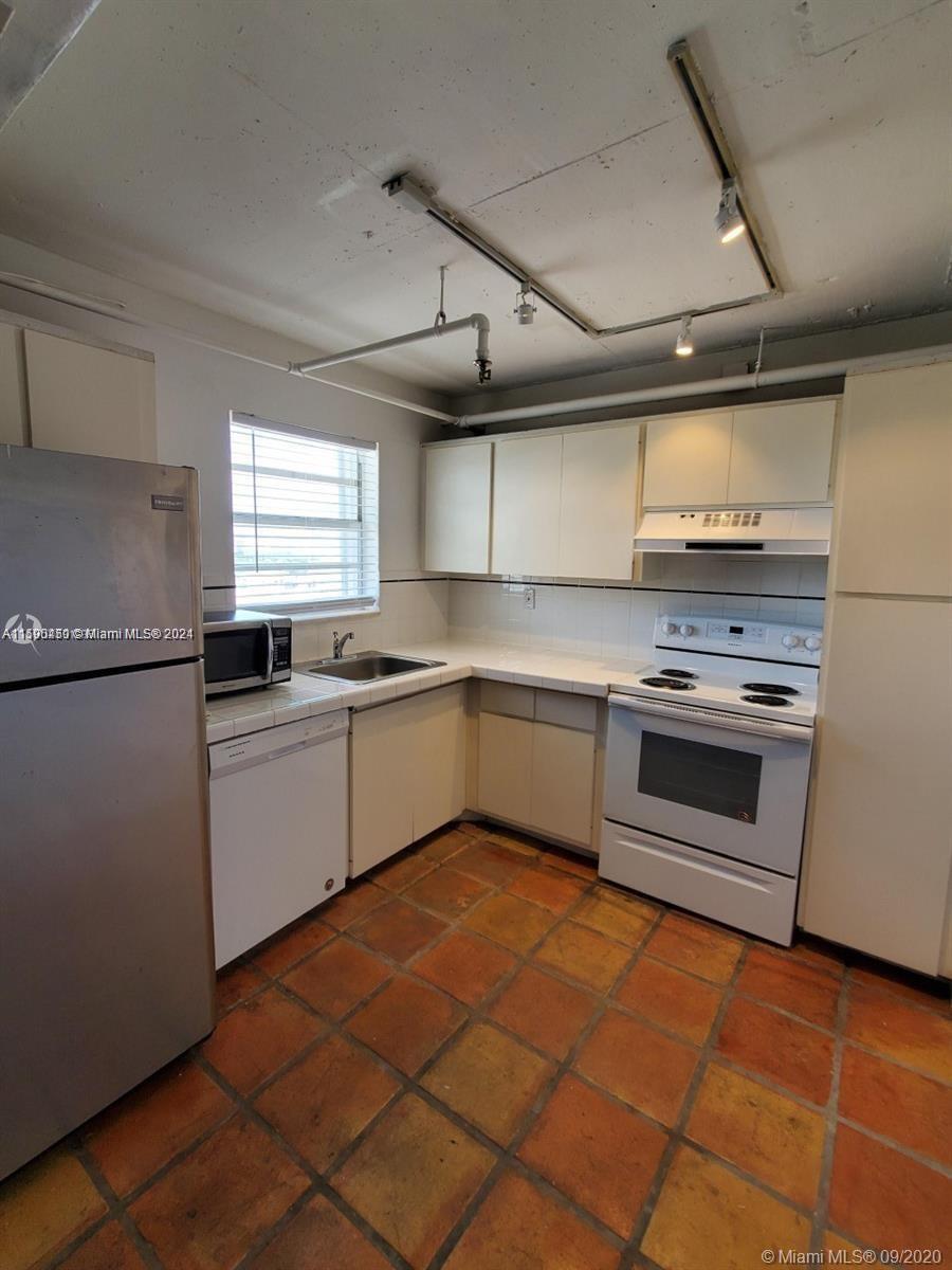 GOLDEN WEST CONDO - Residential