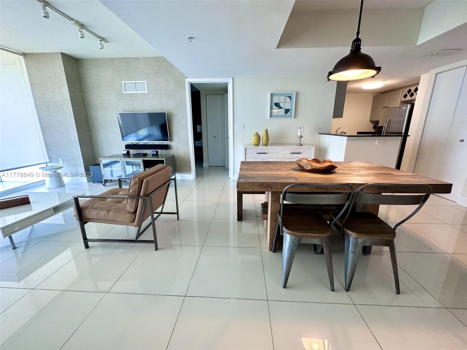 TERRAZAS RIVERPARK VILLAGE - Residential