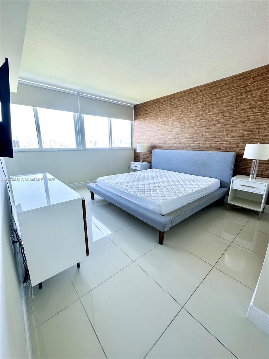 TERRAZAS RIVERPARK VILLAGE - Residential