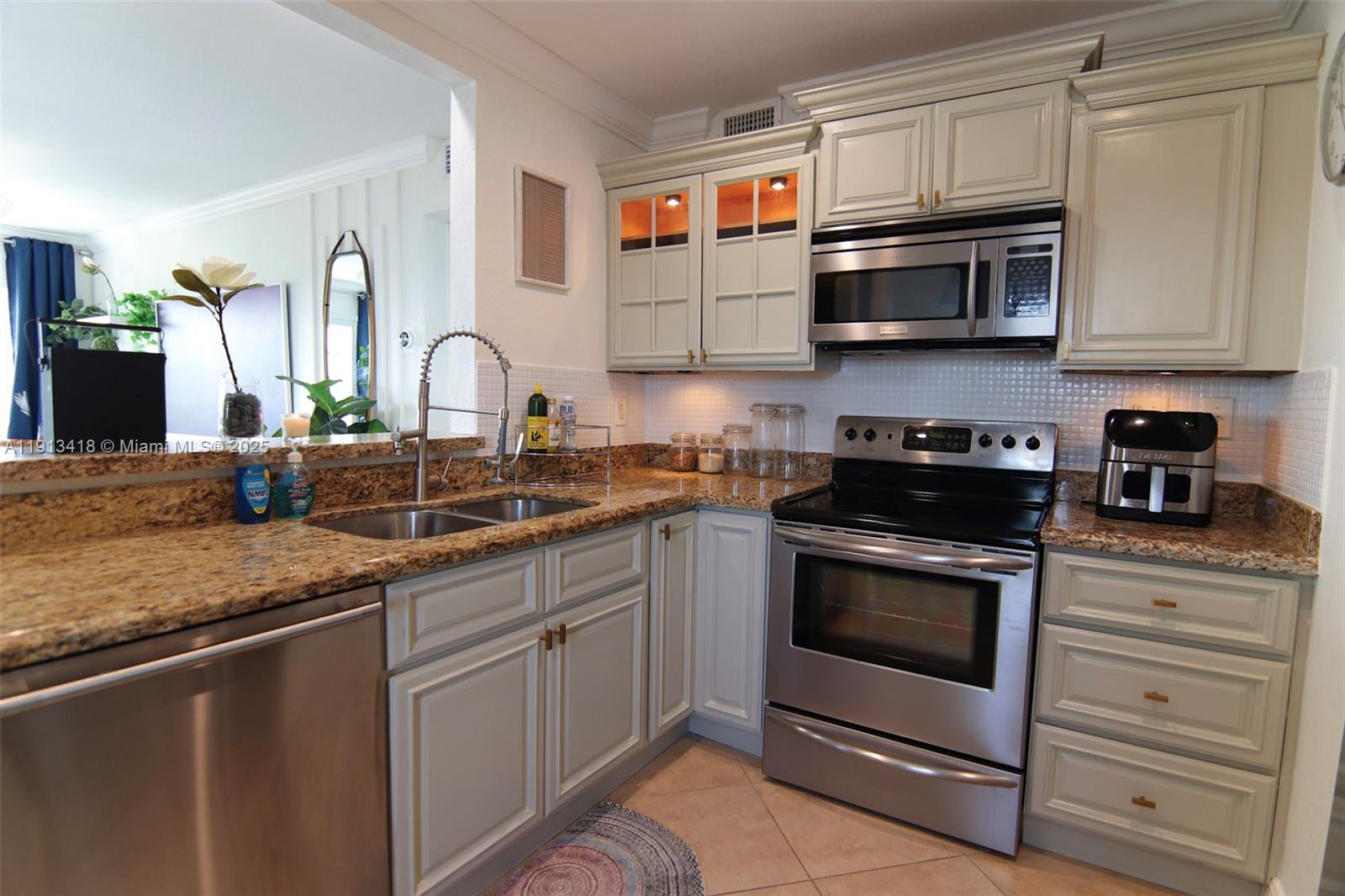 APOLLO CONDO - Residential