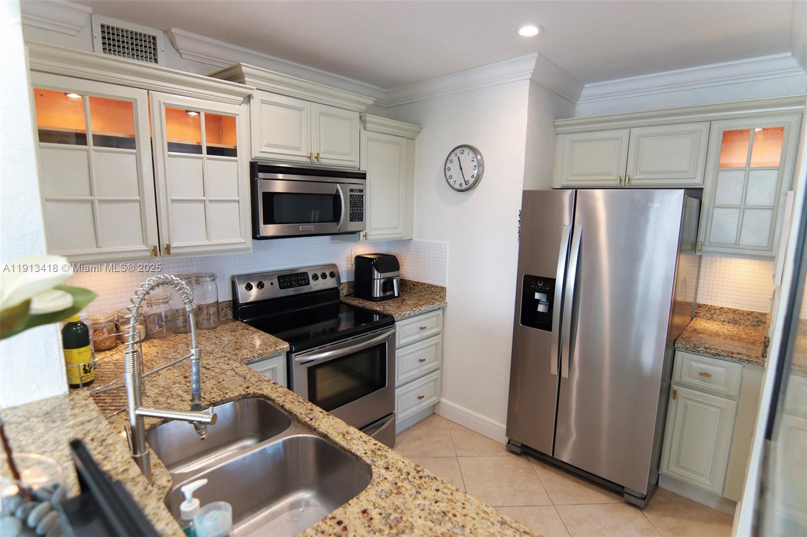 APOLLO CONDO - Residential