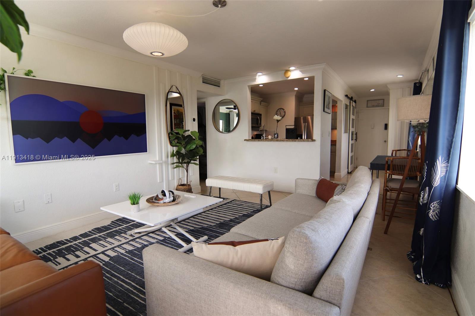 APOLLO CONDO - Residential