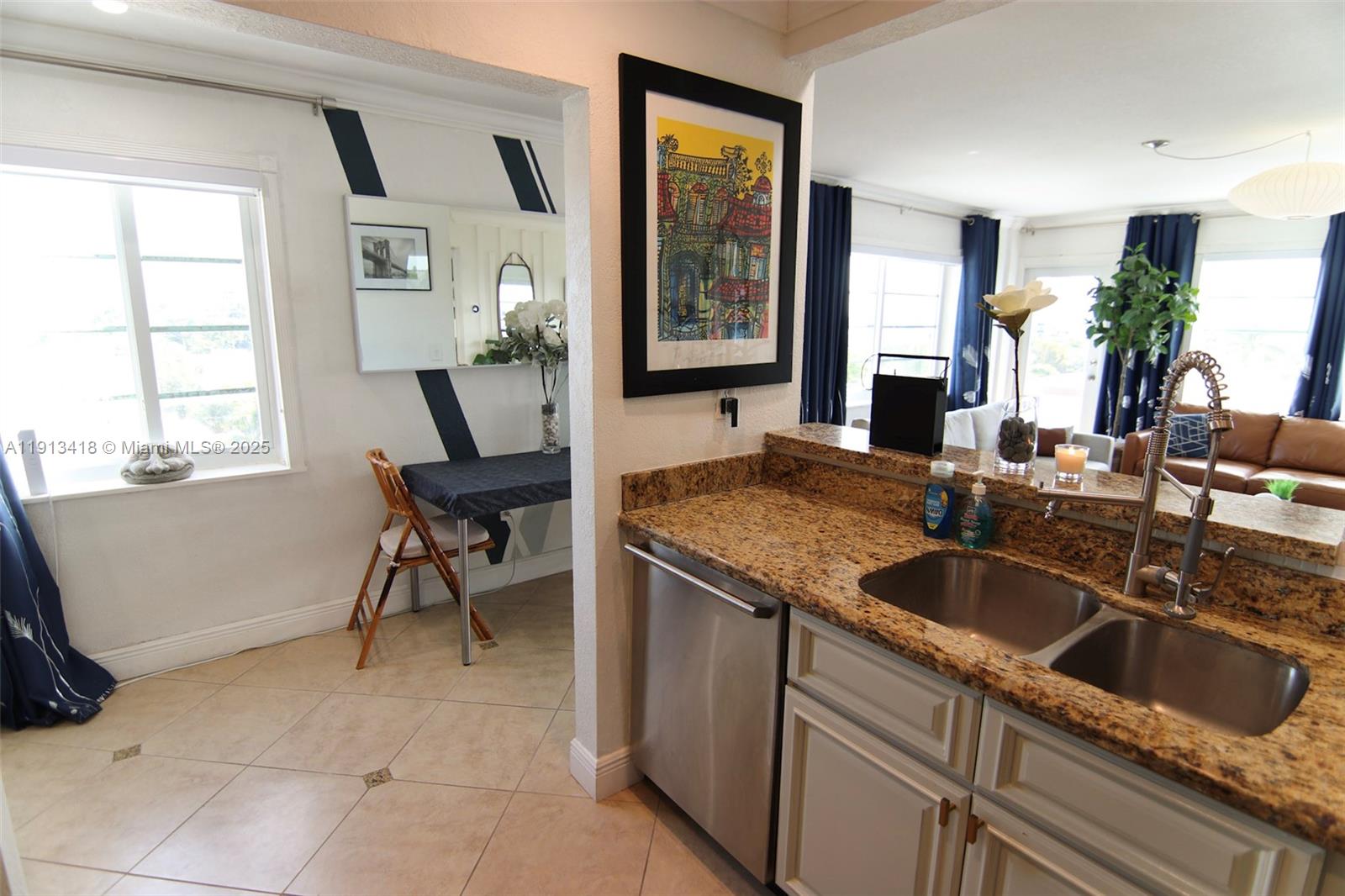 APOLLO CONDO - Residential