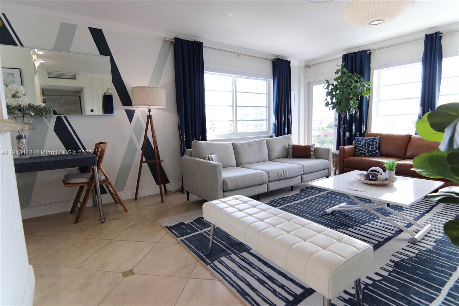 APOLLO CONDO - Residential