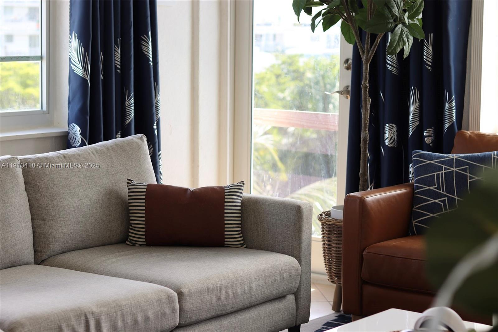 APOLLO CONDO - Residential