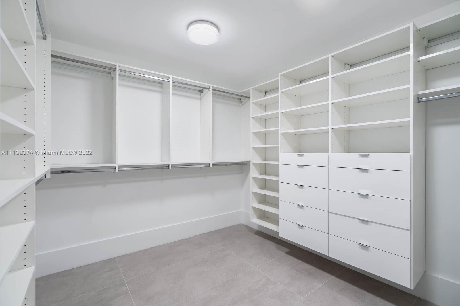 PARQUE TOWERS CONDO - Residential