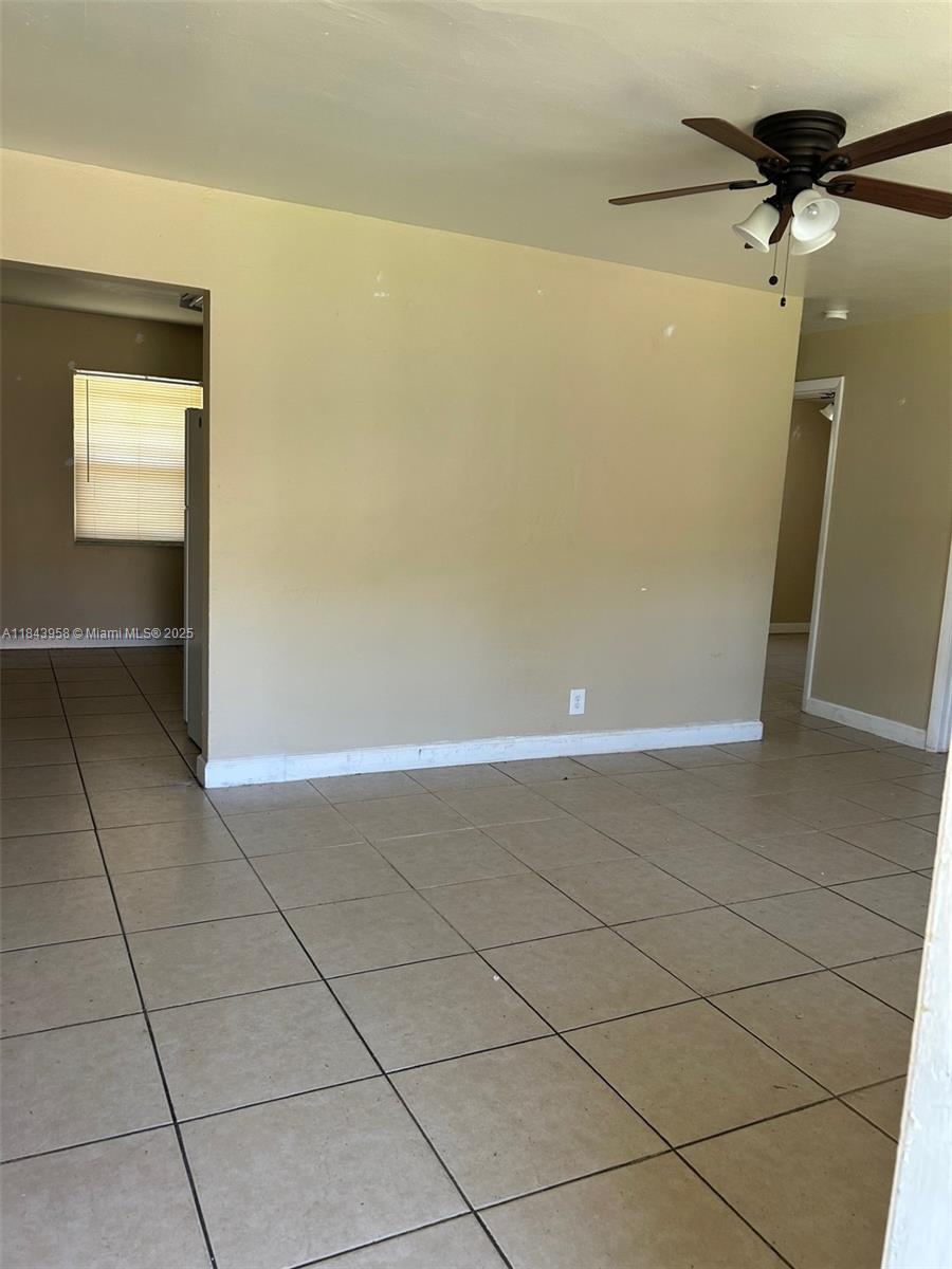 526 NW 15th Ter