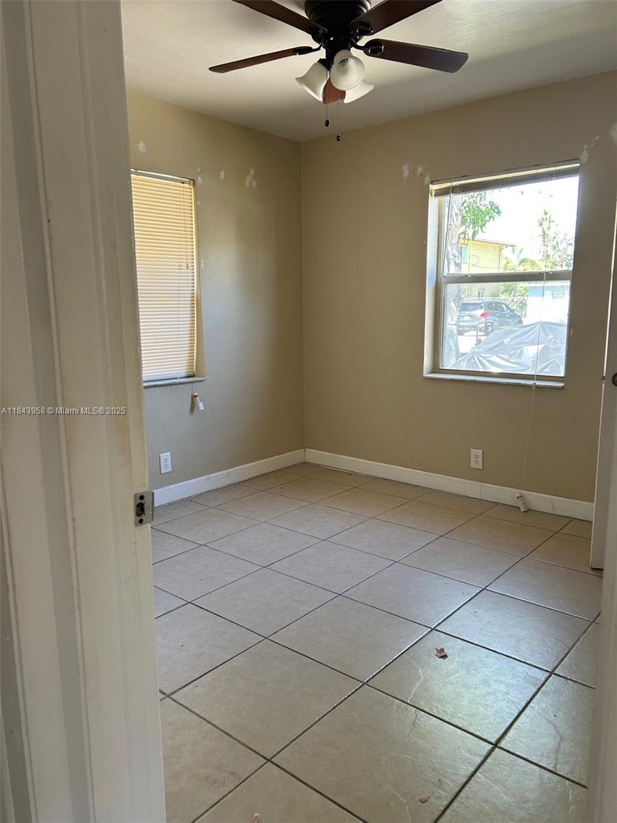526 NW 15th Ter