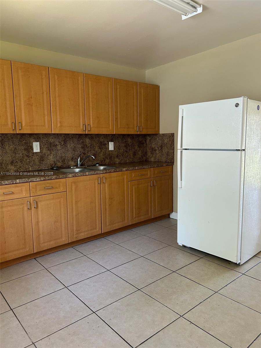 526 NW 15th Ter