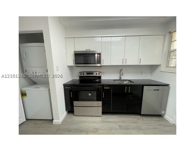 825 W 40th St 2