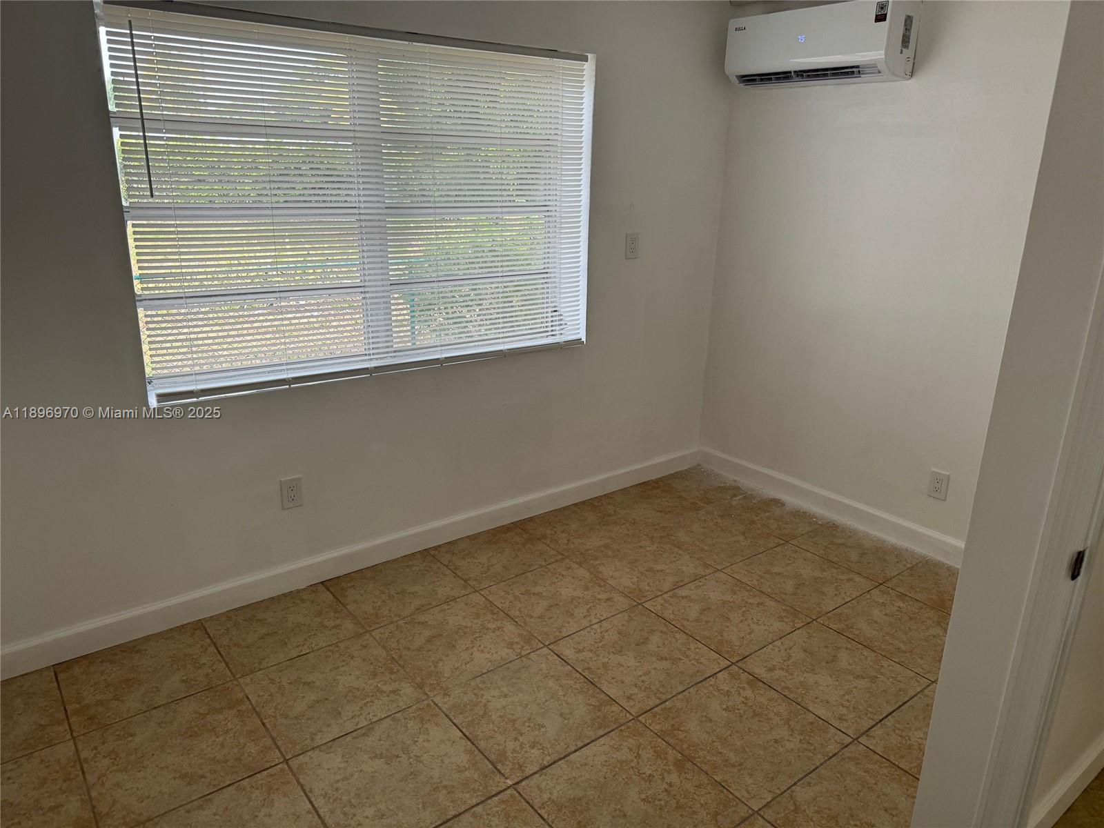 HOLLYWOOD - Residential Lease