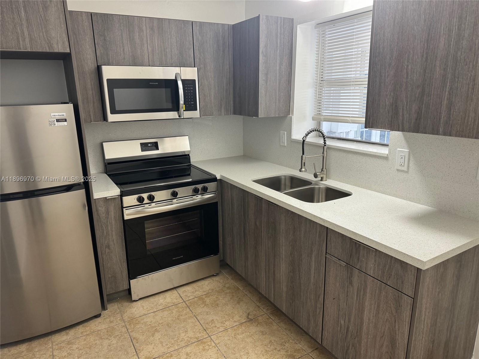 HOLLYWOOD - Residential Lease