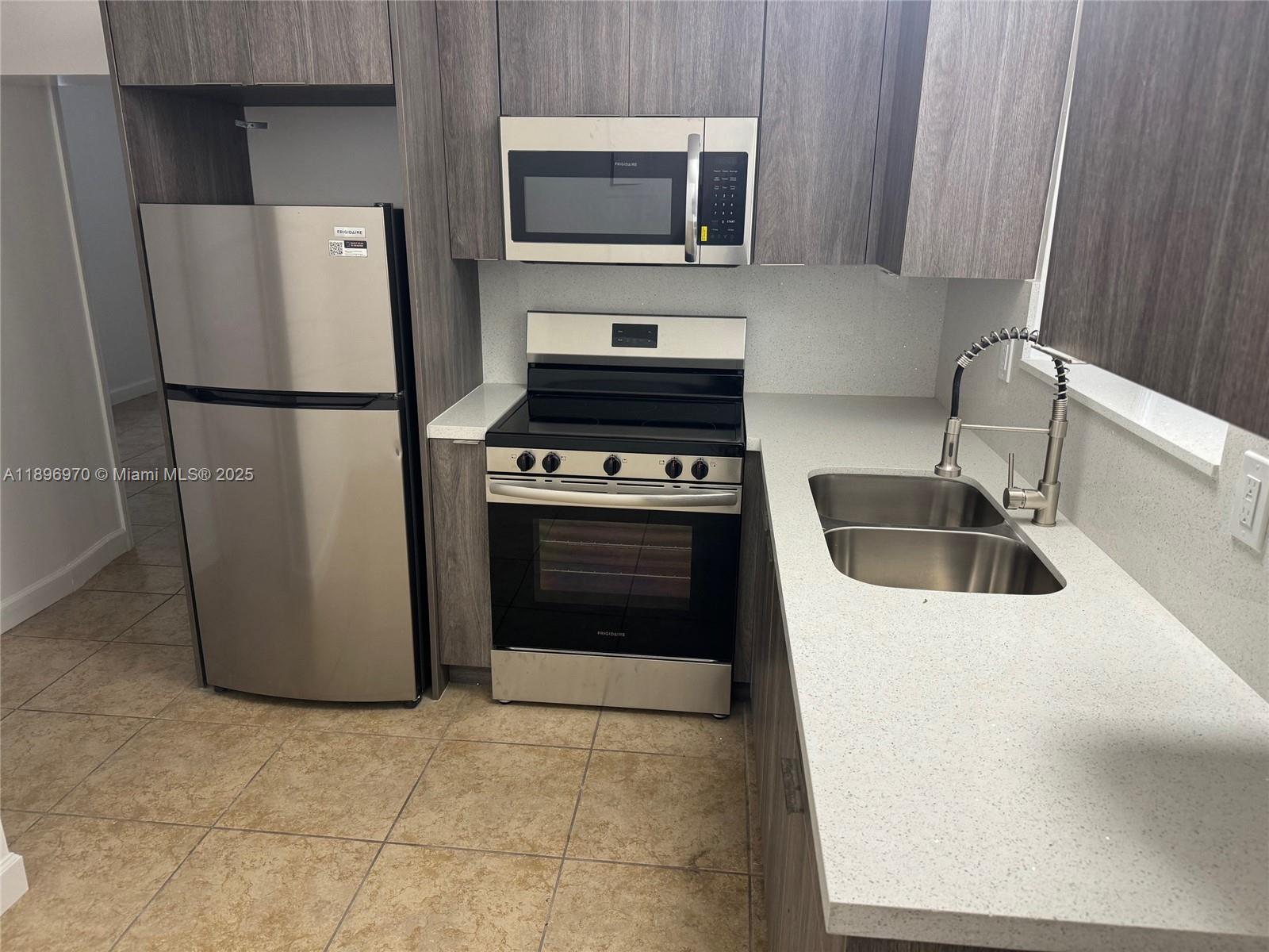 HOLLYWOOD - Residential Lease