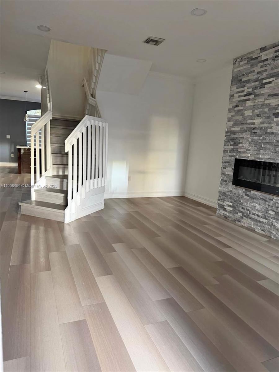 AB AT TAMIAMI TRAIL PHASE - Residential Lease