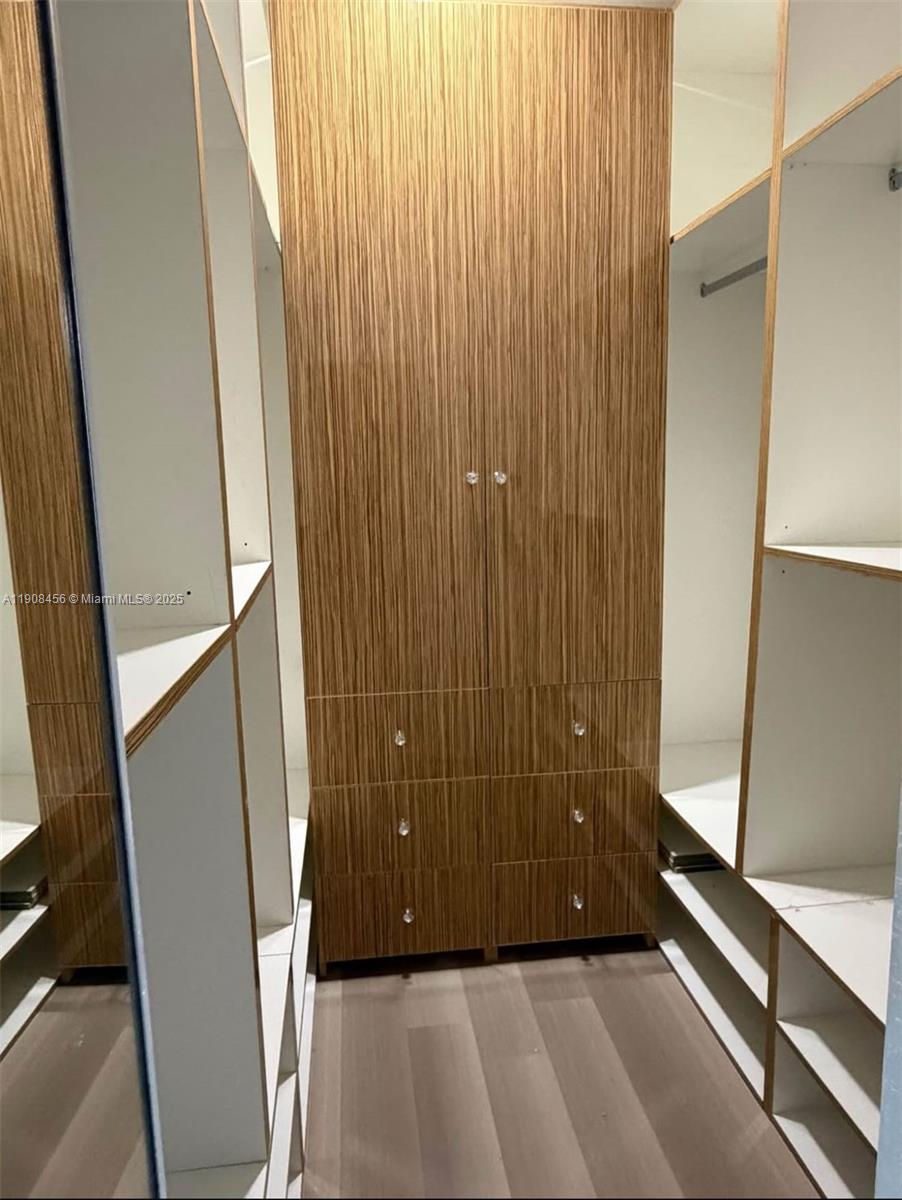 AB AT TAMIAMI TRAIL PHASE - Residential Lease