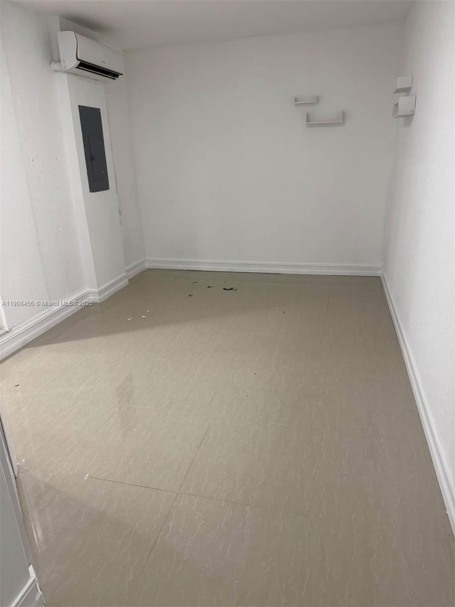 AB AT TAMIAMI TRAIL PHASE - Residential Lease