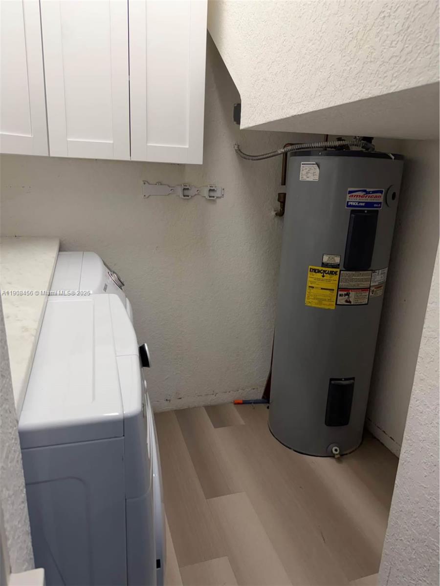 AB AT TAMIAMI TRAIL PHASE - Residential Lease