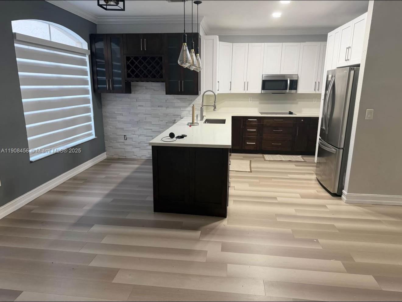 AB AT TAMIAMI TRAIL PHASE - Residential Lease