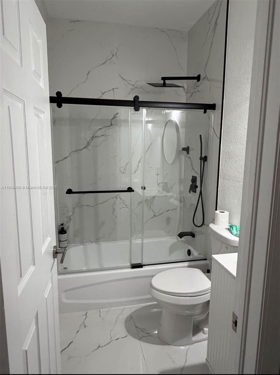 AB AT TAMIAMI TRAIL PHASE - Residential Lease