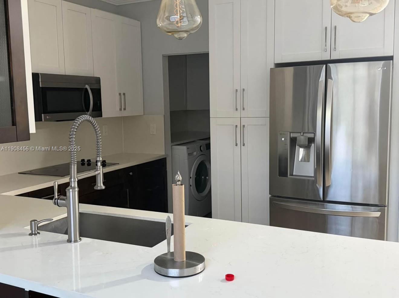 AB AT TAMIAMI TRAIL PHASE - Residential Lease