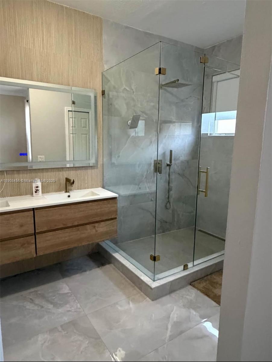 AB AT TAMIAMI TRAIL PHASE - Residential Lease