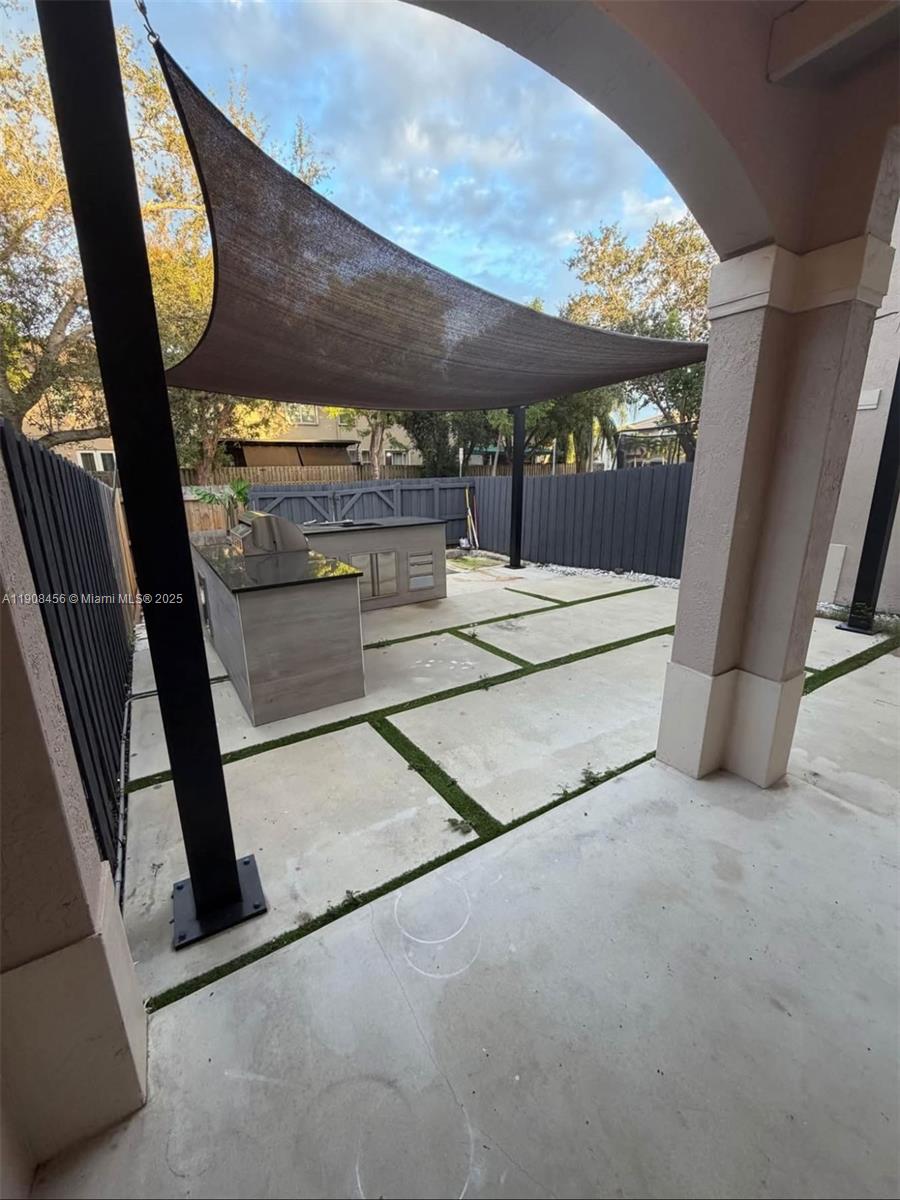 AB AT TAMIAMI TRAIL PHASE - Residential Lease