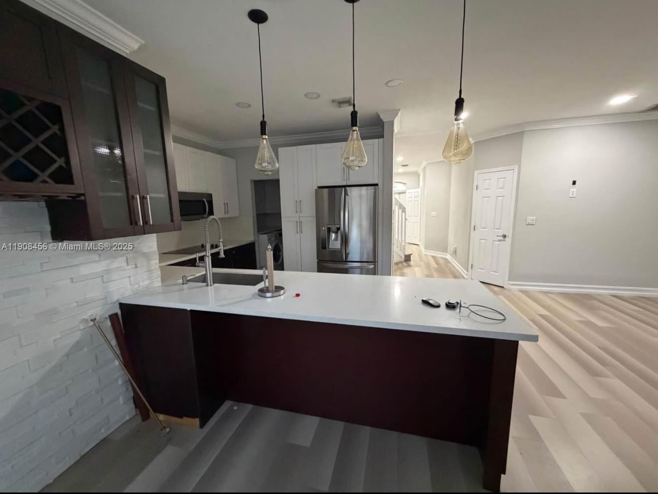 AB AT TAMIAMI TRAIL PHASE - Residential Lease