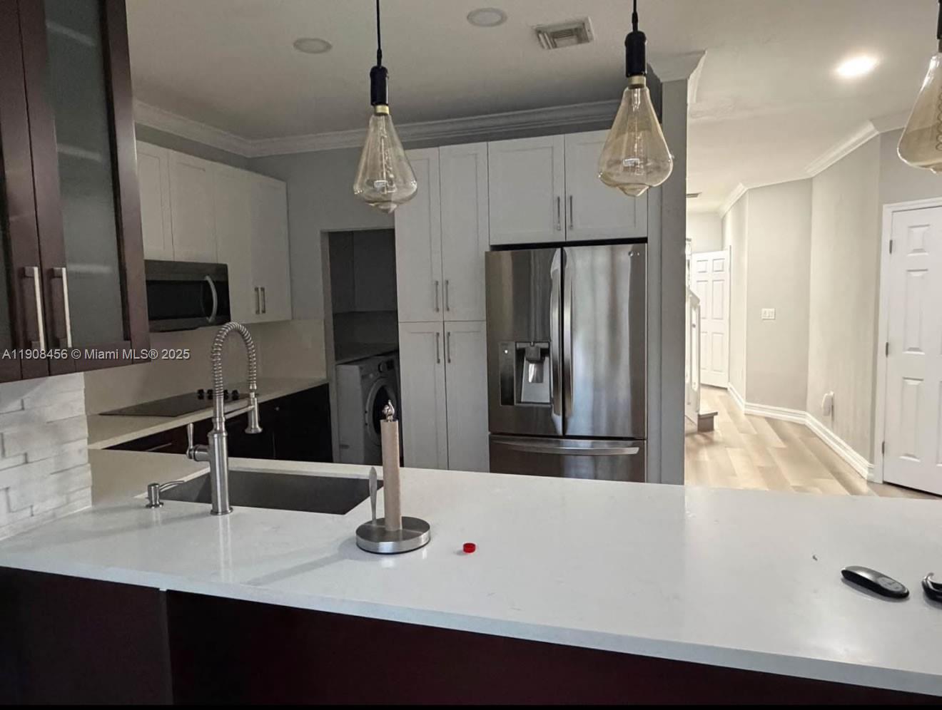 AB AT TAMIAMI TRAIL PHASE - Residential Lease