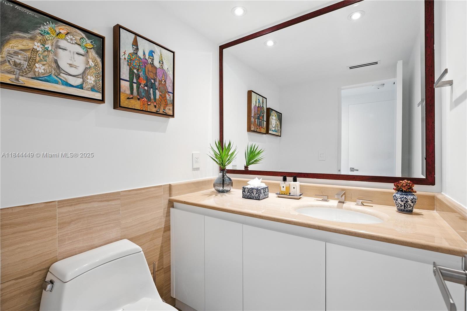 SANTA MARIA CONDO - Residential