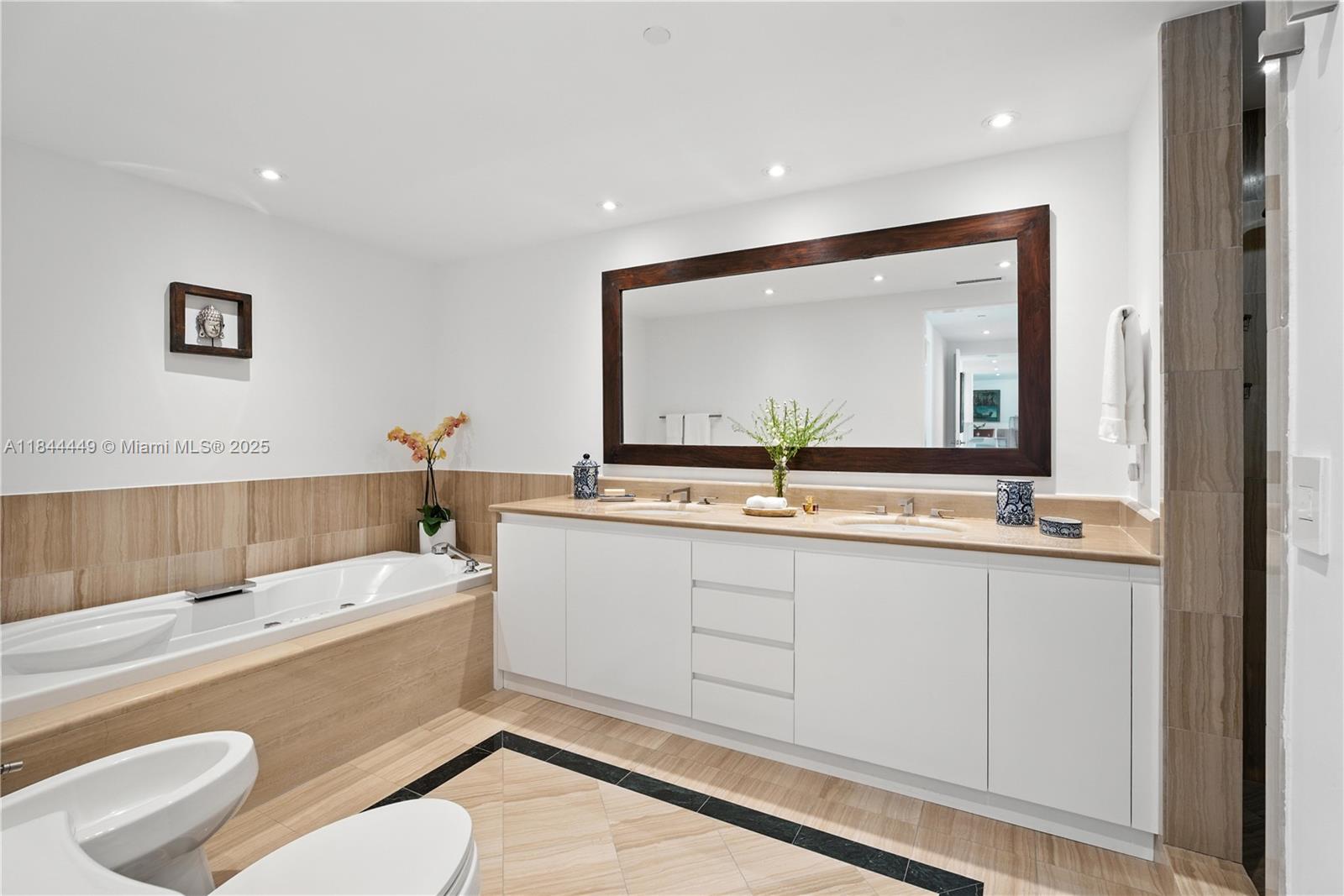 SANTA MARIA CONDO - Residential