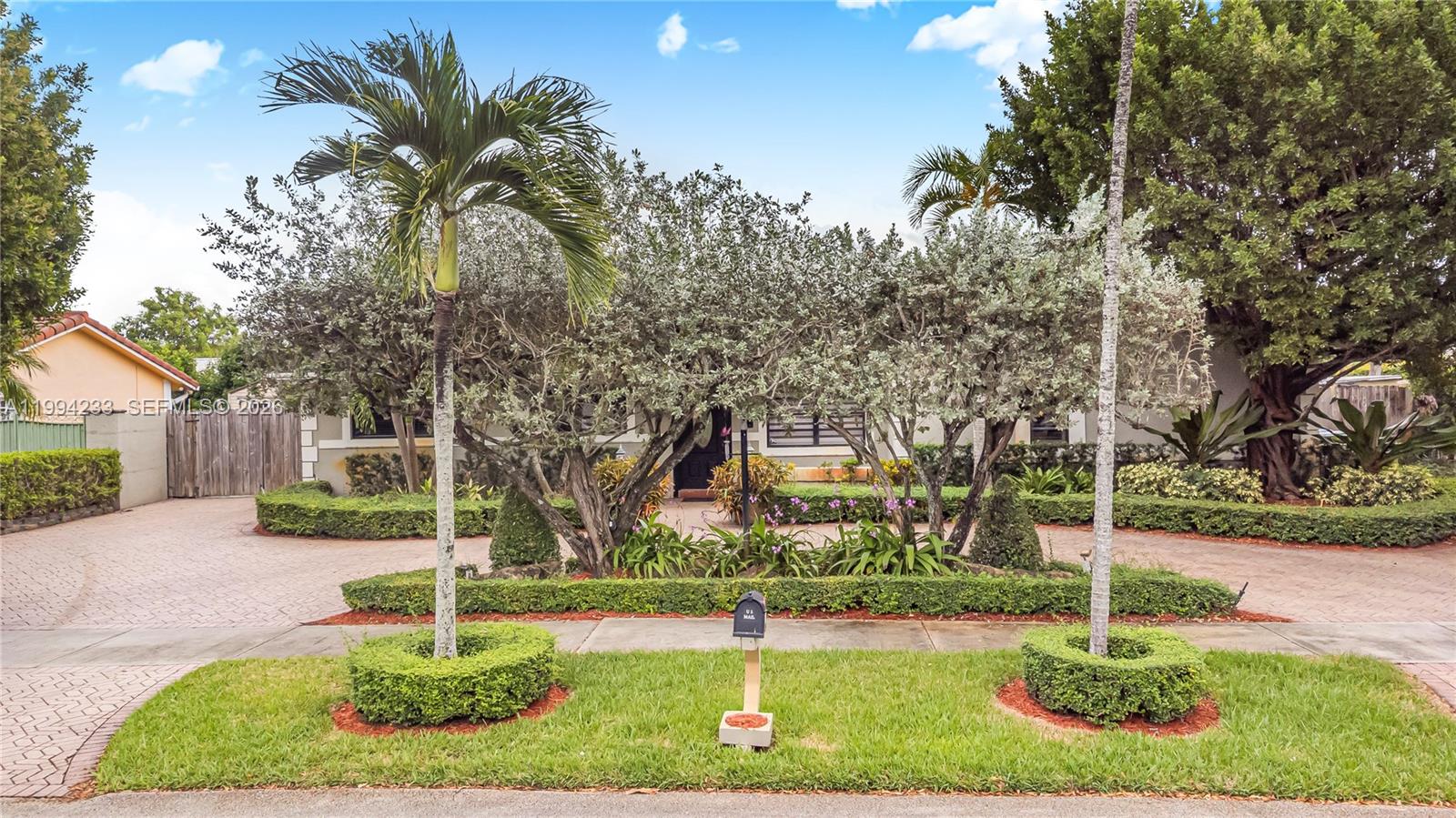 APACHE SUB - Residential Lease