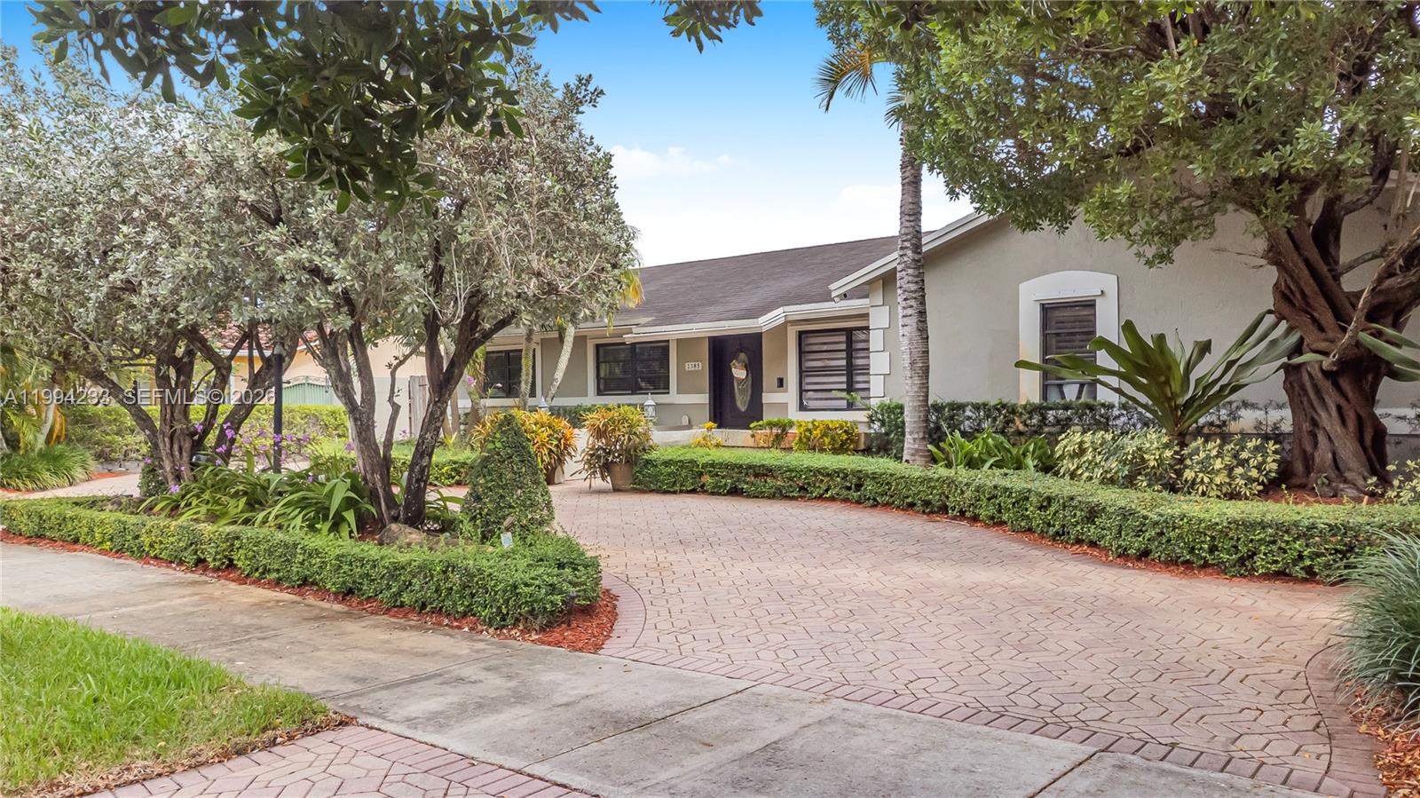 APACHE SUB - Residential Lease