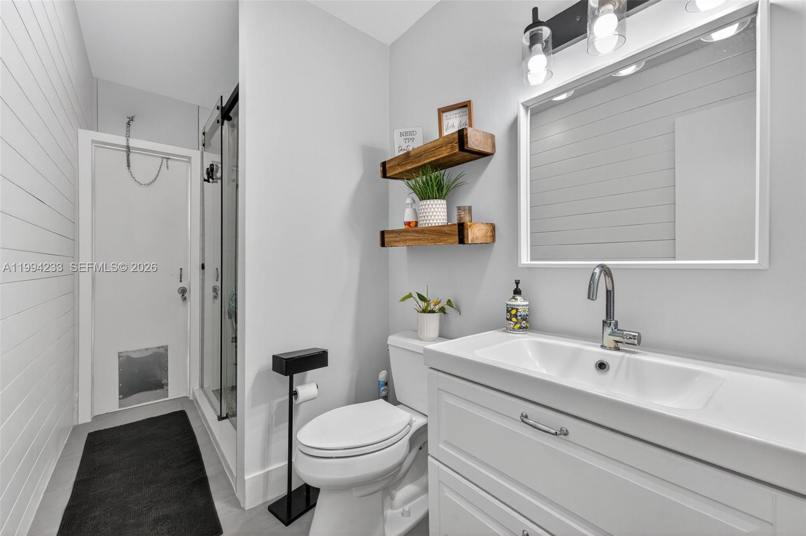 APACHE SUB - Residential Lease