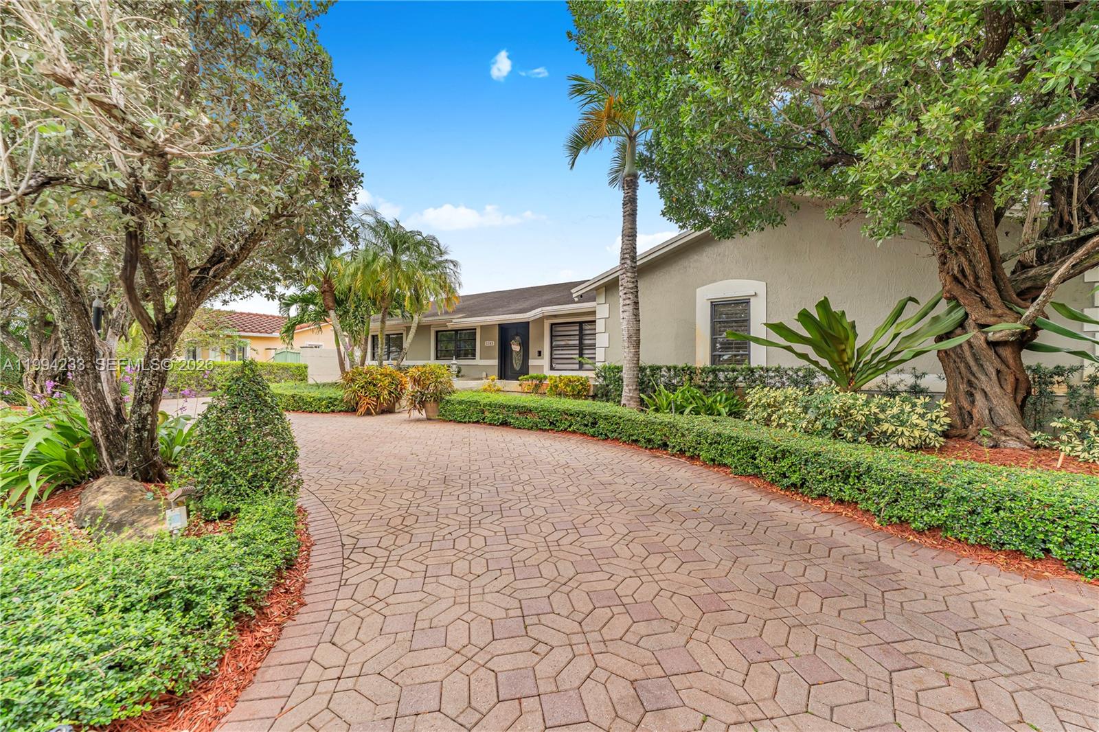 APACHE SUB - Residential Lease